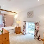 5 Bed In Snaizeholme Oc-w32200